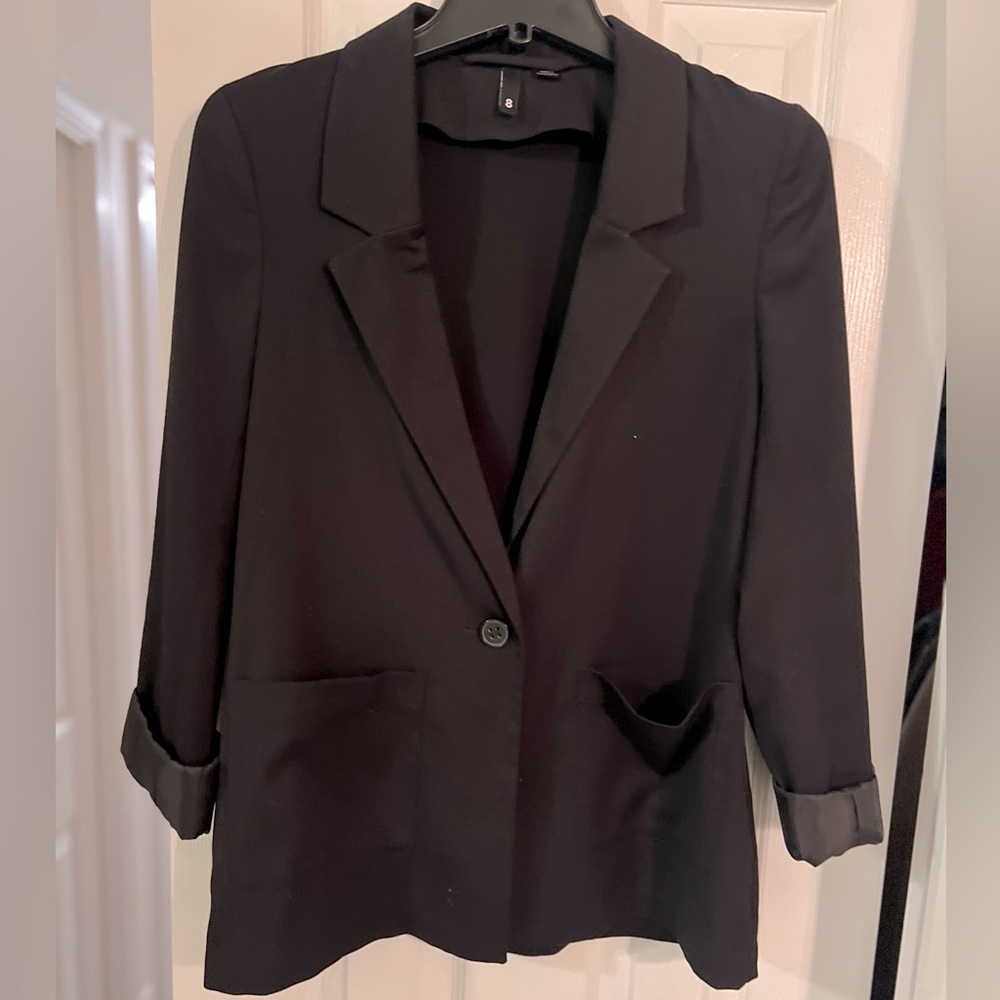 Relaxed black blazer
